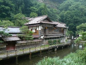 ���R����