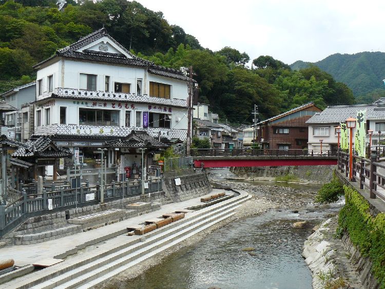 ��������E����X