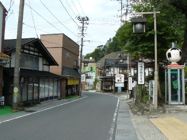 �q����E����X