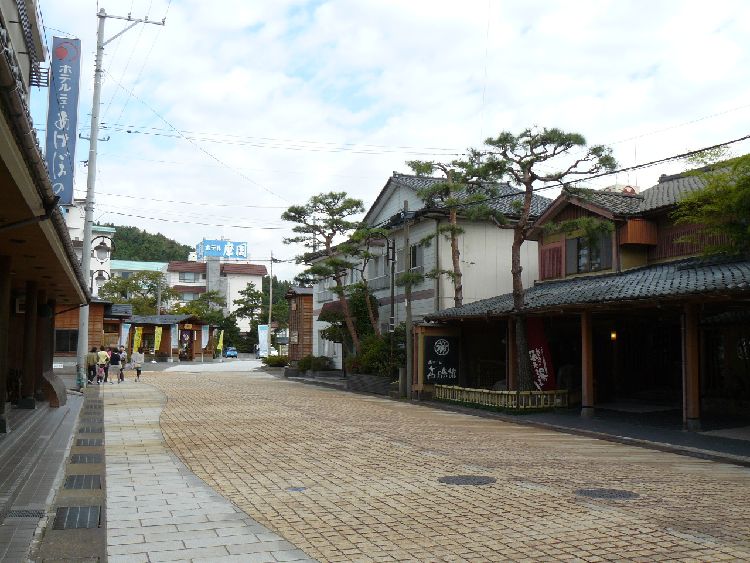 ��������E����X